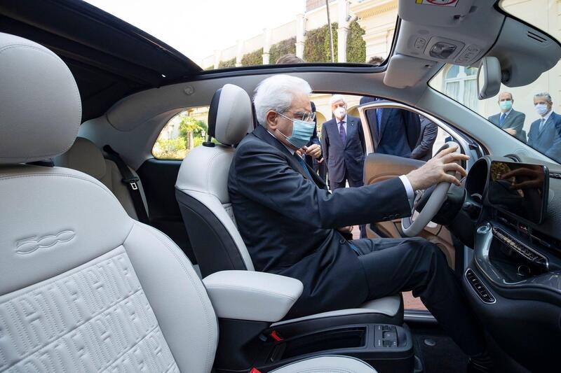 La nuova Fiat 500 elettrica presentata a Mattarella