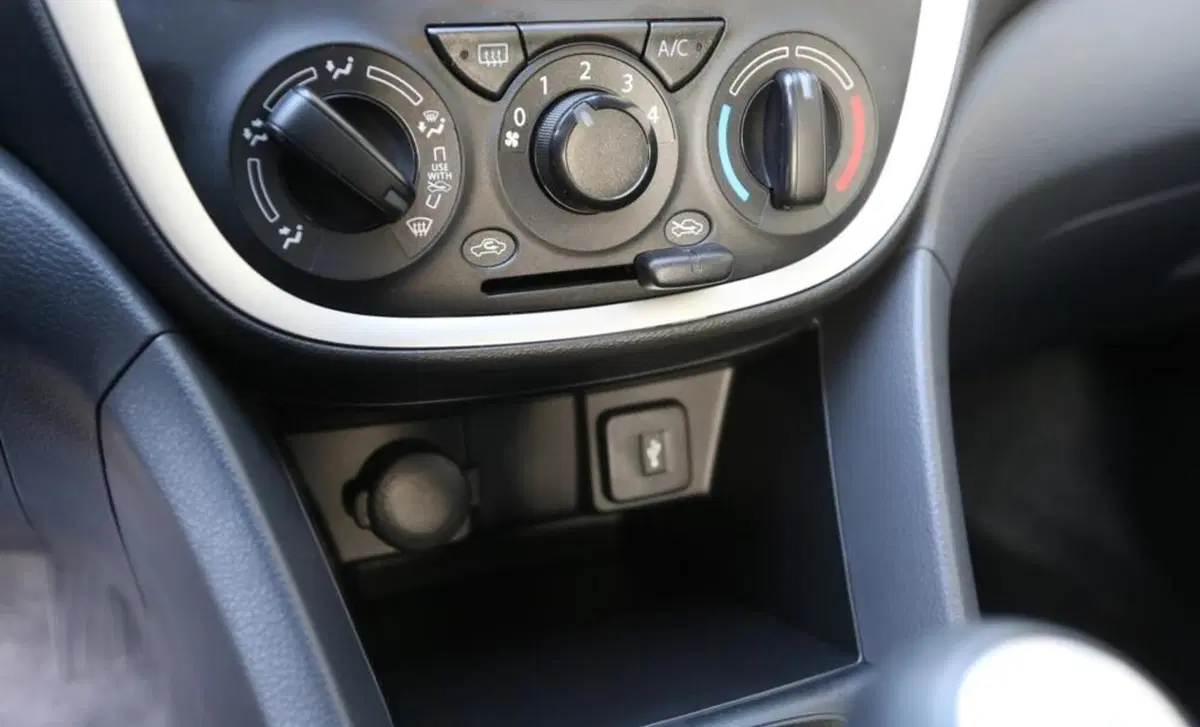 Suzuki Celerio 1.0 AGS Style (18)