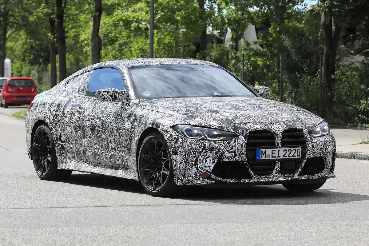 Nuova BMW M4: maxi griglia e maxi cattiveria [Foto spia] (3)