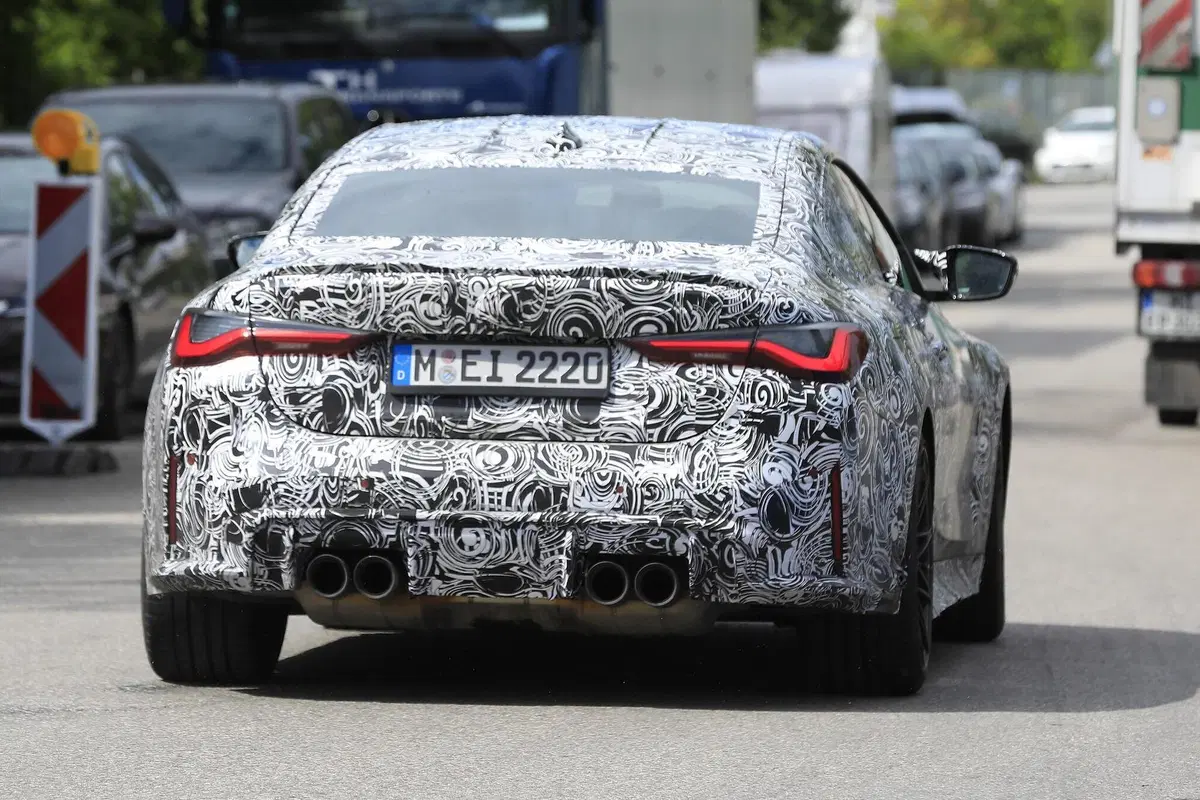 Nuova BMW M4: maxi griglia e maxi cattiveria [Foto spia] (12)