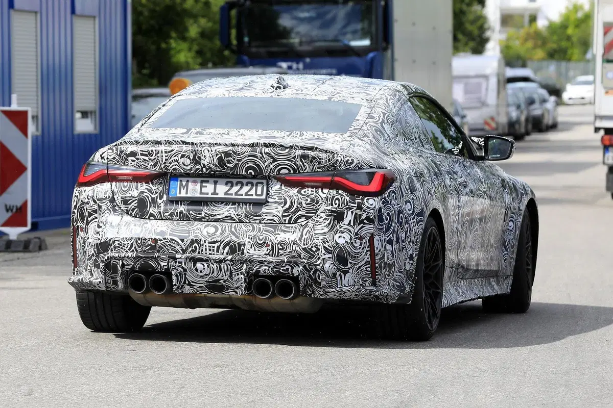 Nuova BMW M4: maxi griglia e maxi cattiveria [Foto spia] (11)