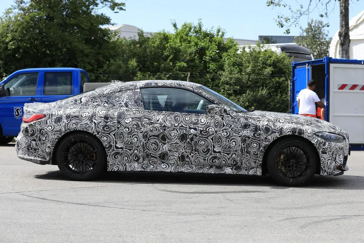Nuova BMW M4: maxi griglia e maxi cattiveria [Foto spia] (6)