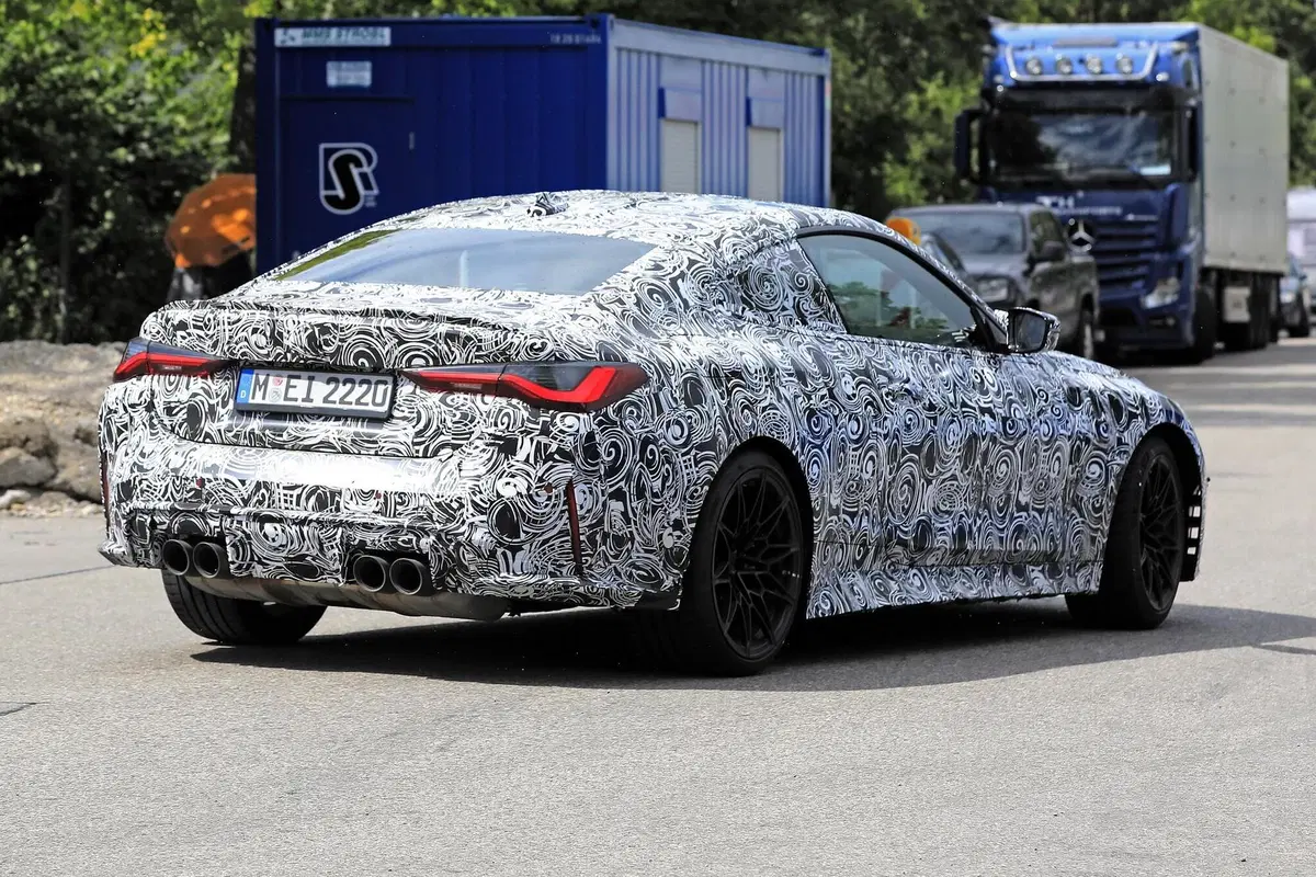 Nuova BMW M4: maxi griglia e maxi cattiveria [Foto spia] (10)