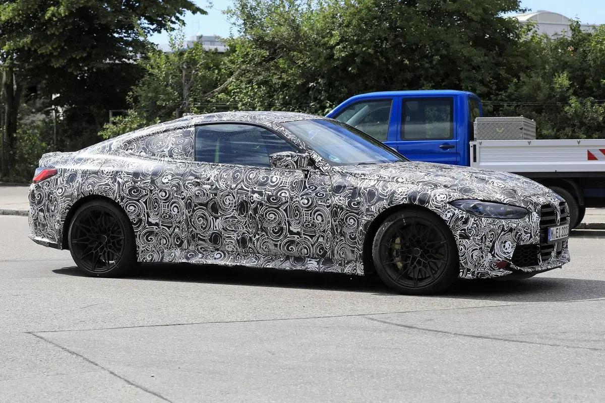 Nuova BMW M4: maxi griglia e maxi cattiveria [Foto spia] (5)