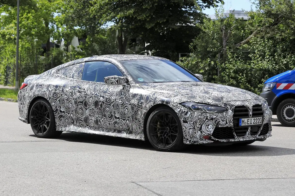 Nuova BMW M4: maxi griglia e maxi cattiveria [Foto spia] (4)