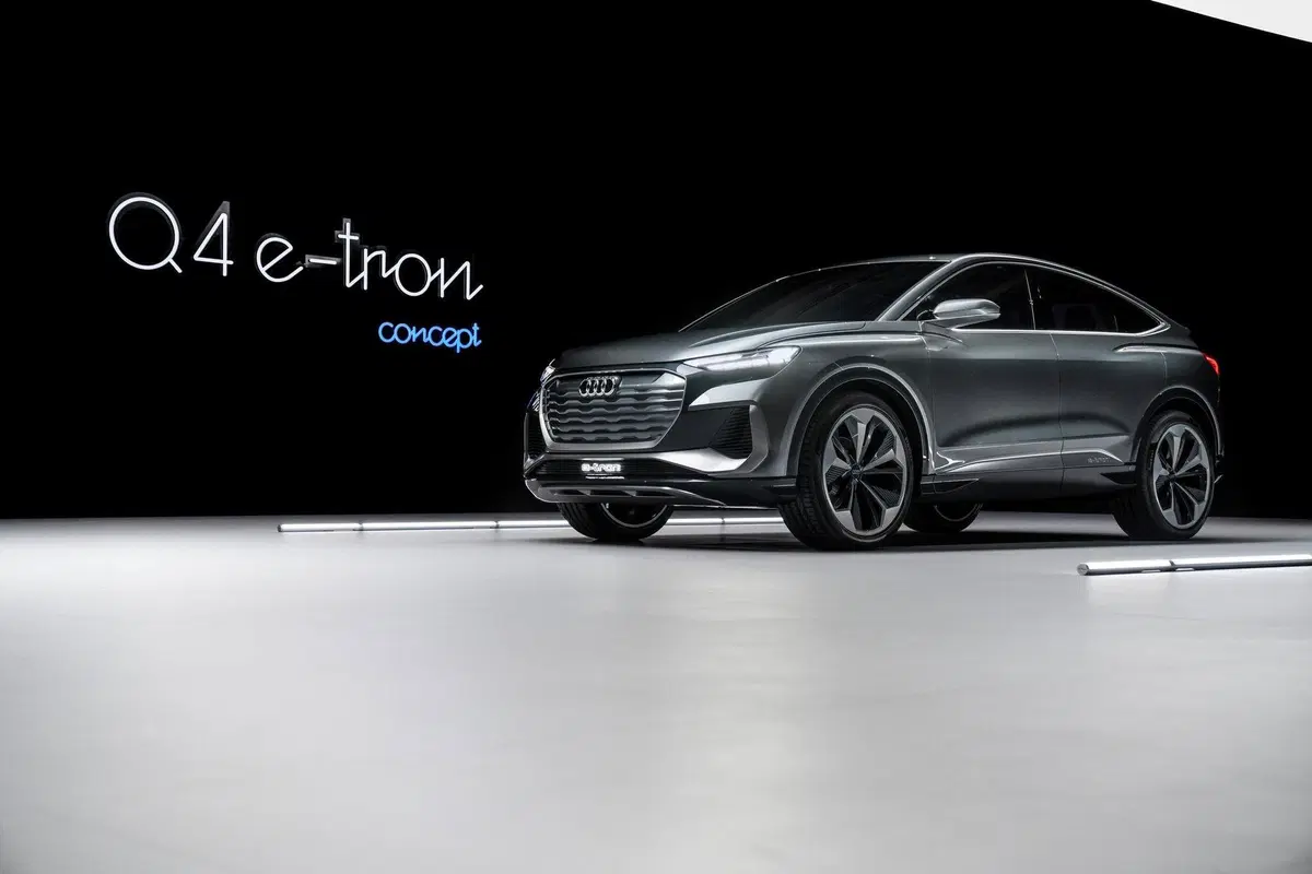 Audi: ecco la Q4 Sportback e-tron concept (9)