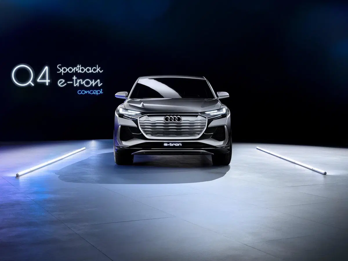 Audi: ecco la Q4 Sportback e-tron concept (16)