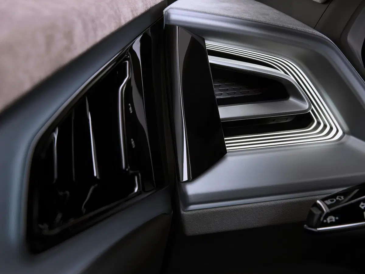 Audi: ecco la Q4 Sportback e-tron concept (17)