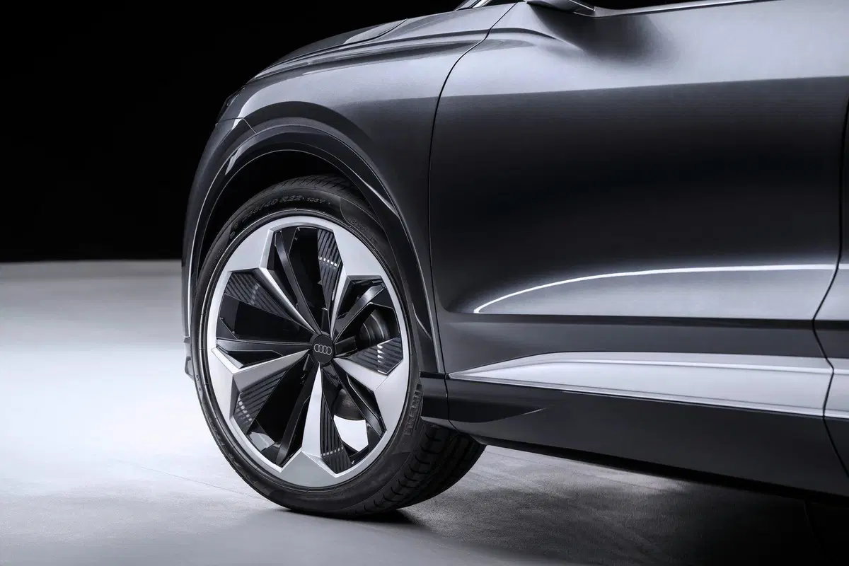 Audi: ecco la Q4 Sportback e-tron concept (18)