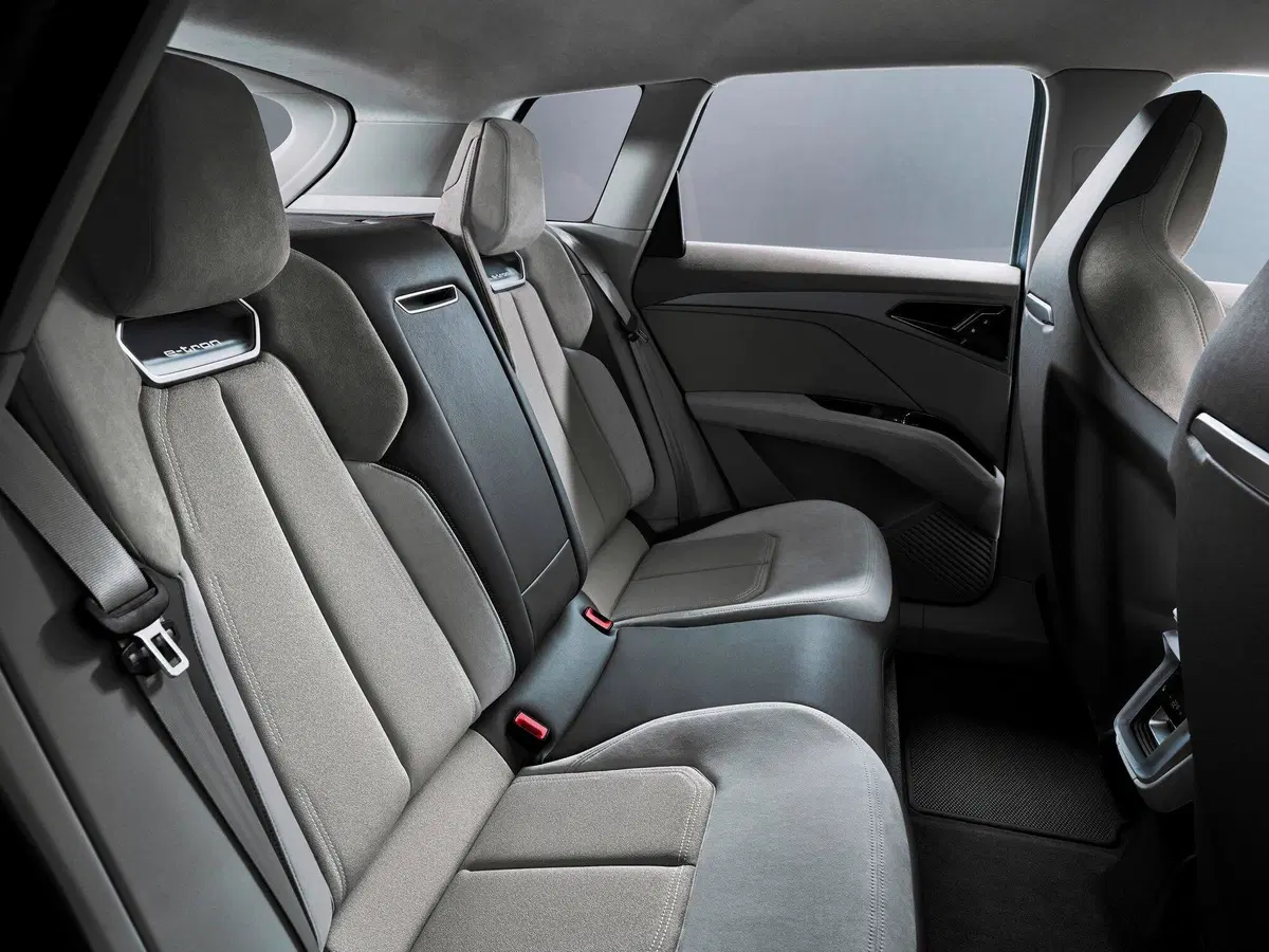 Audi: ecco la Q4 Sportback e-tron concept (8)