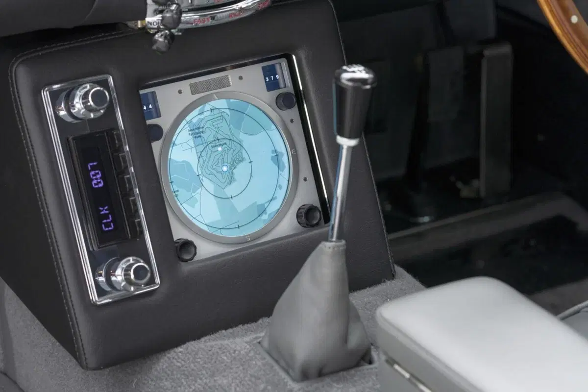 Aston Martin: rinasce la DB5 di James Bond con tanto di armi segrete (31)