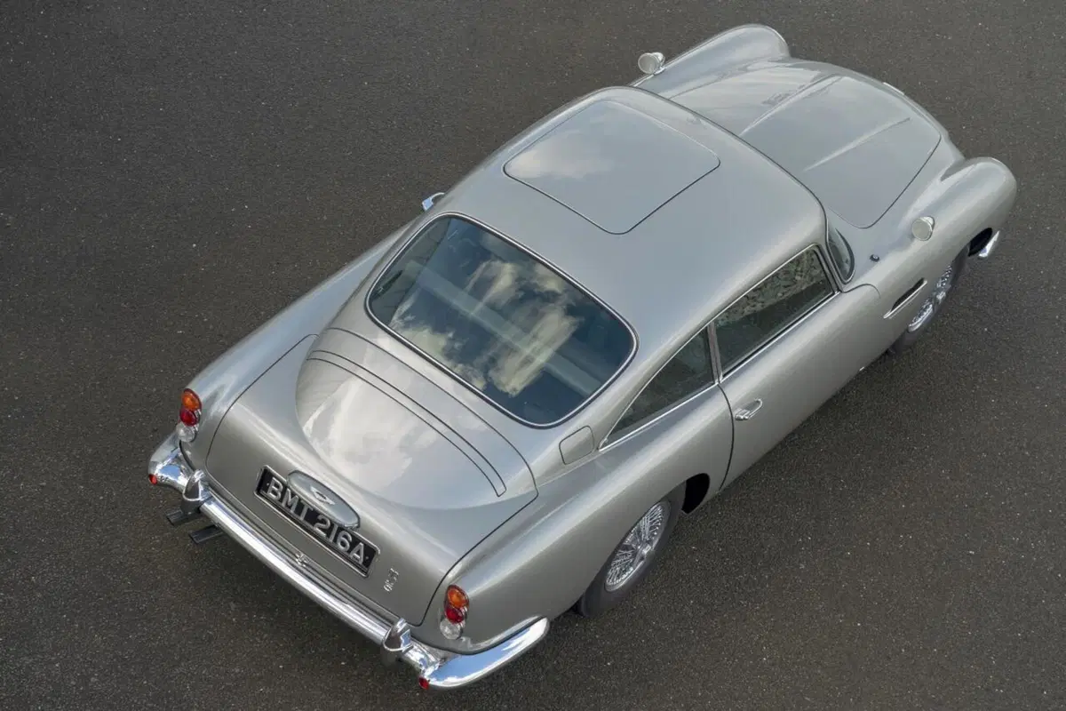 Aston Martin: rinasce la DB5 di James Bond con tanto di armi segrete (36)