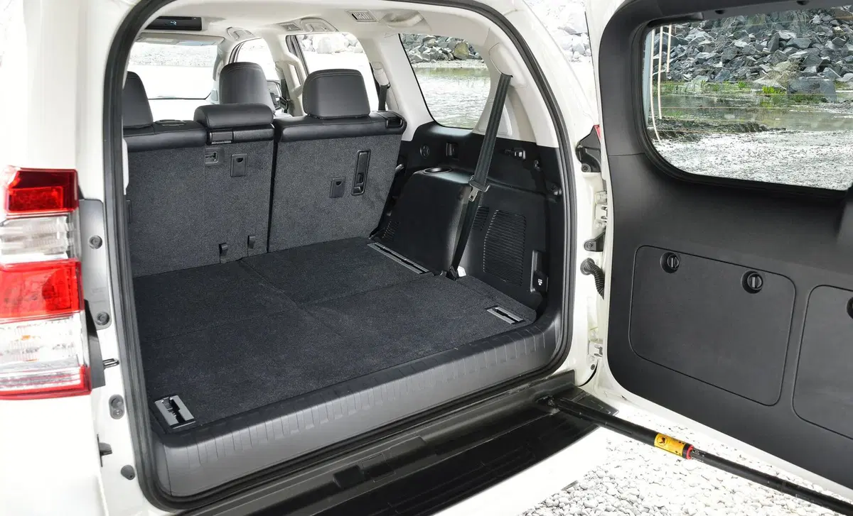 Toyota Land Cruiser 2.8 D4-D A/T 3 porte Lounge+ (32)