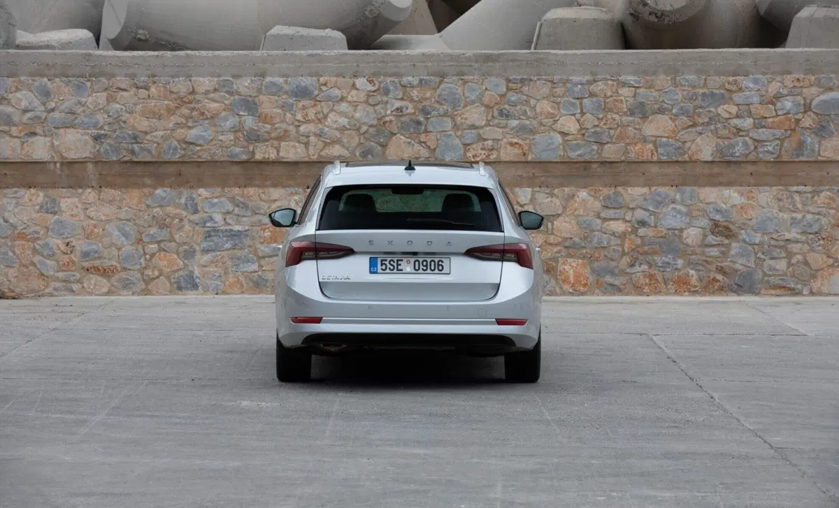 Skoda Octavia Station Wagon 2.0 TDI EVO SCR 200 CV DSG Wagon RS (20)