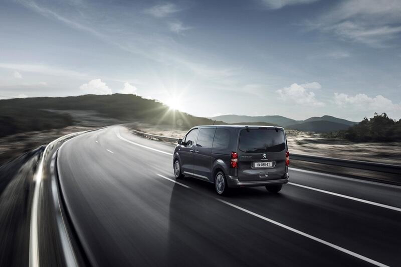 Il Peugeot Traveller diventa elettrico