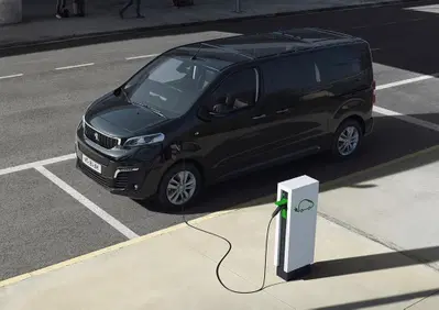 Peugeot e-Traveller: il monovolume diventa elettrico