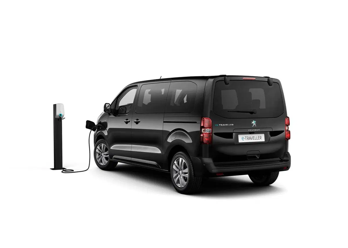 Peugeot e-Traveller: il monovolume diventa elettrico (11)