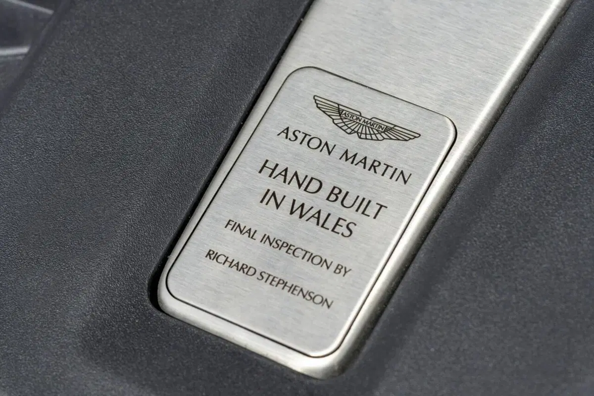 Aston Martin: prodotta la prima DBX (2)