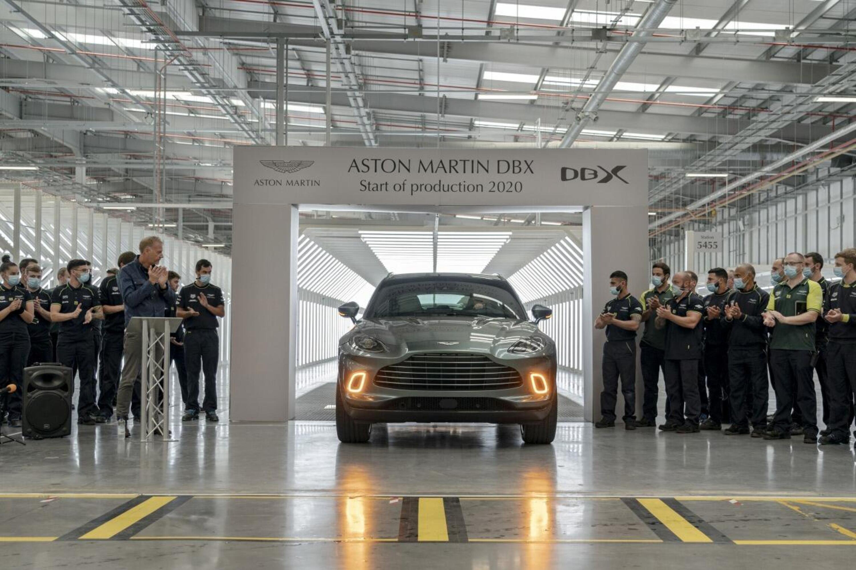 Aston Martin: prodotta la prima DBX