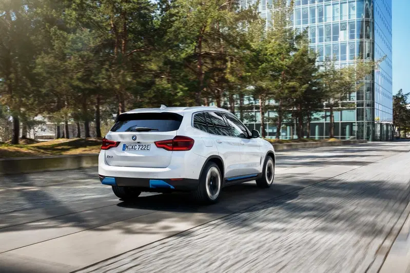 Ecco il nuovo BMW iX3
