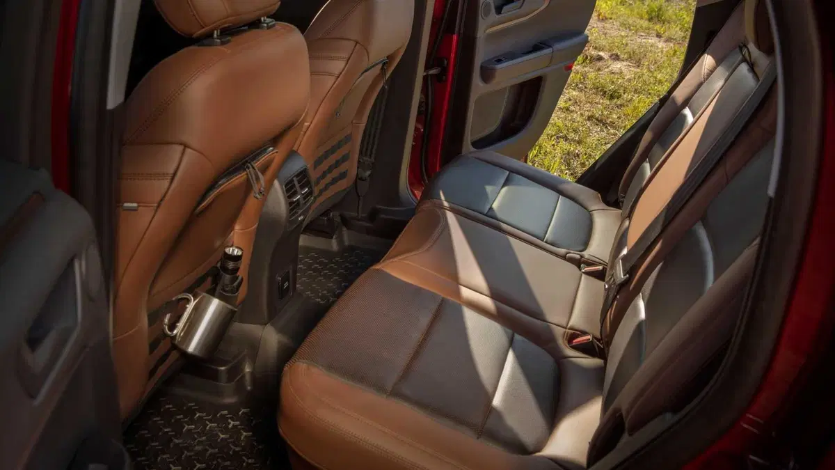 Nuovo Ford Bronco: fuoristrada e SUV, negli USA è già arrivato (9)