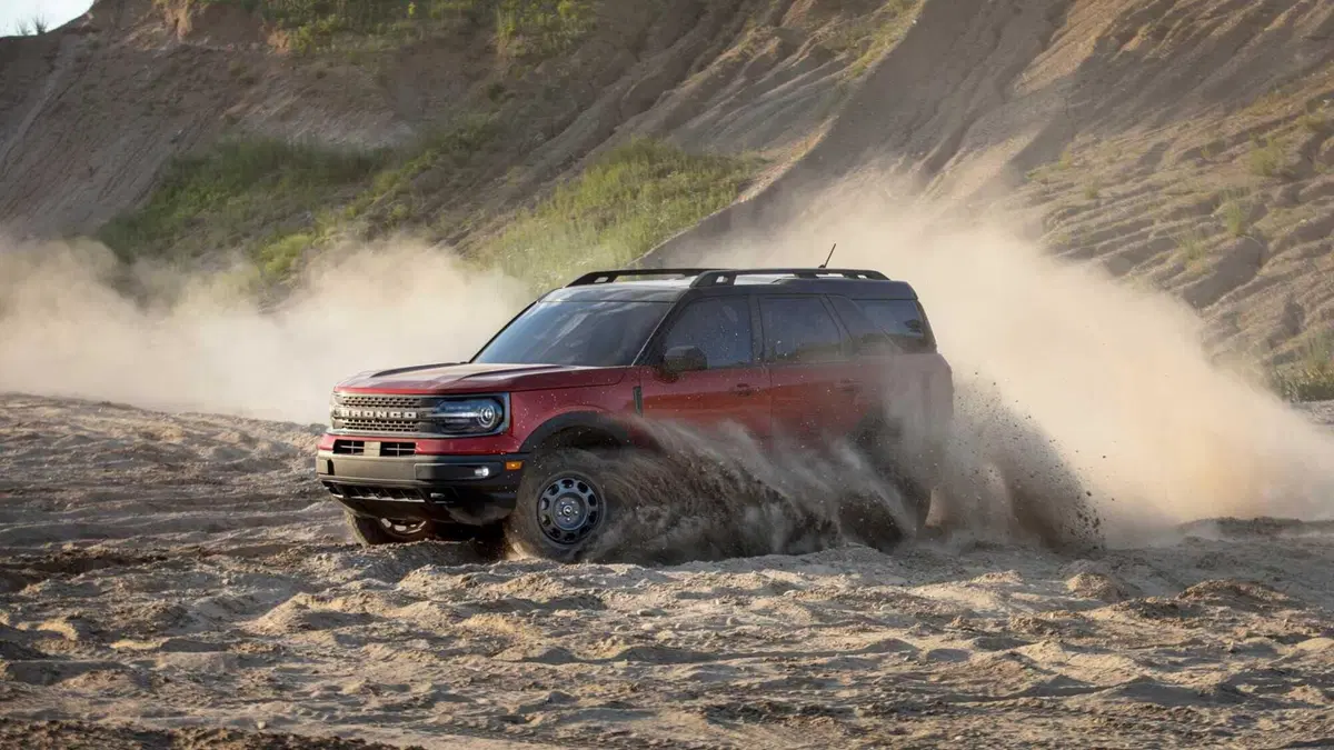 Nuovo Ford Bronco: fuoristrada e SUV, negli USA è già arrivato (6)