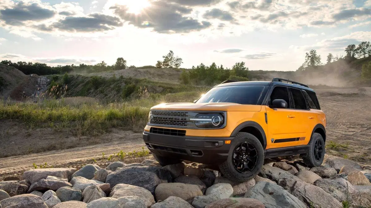 Nuovo Ford Bronco: fuoristrada e SUV, negli USA è già arrivato (11)