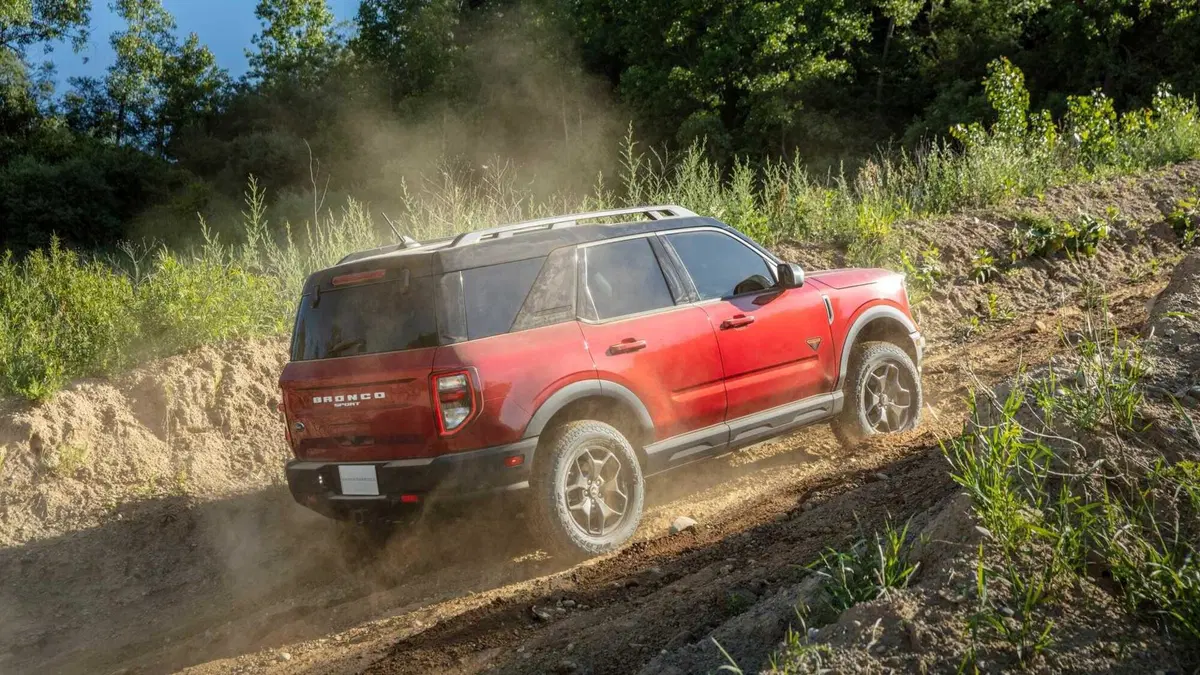 Nuovo Ford Bronco: fuoristrada e SUV, negli USA è già arrivato (3)