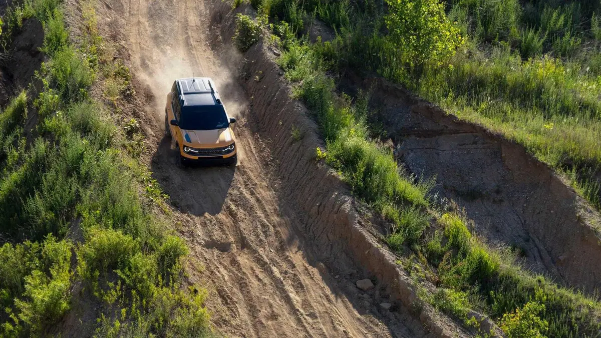 Nuovo Ford Bronco: fuoristrada e SUV, negli USA è già arrivato (10)