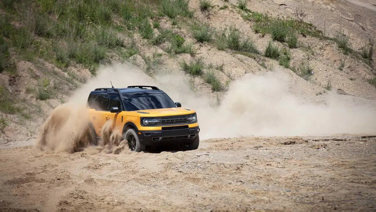 Nuovo Ford Bronco: fuoristrada e SUV, negli USA è già arrivato (8)