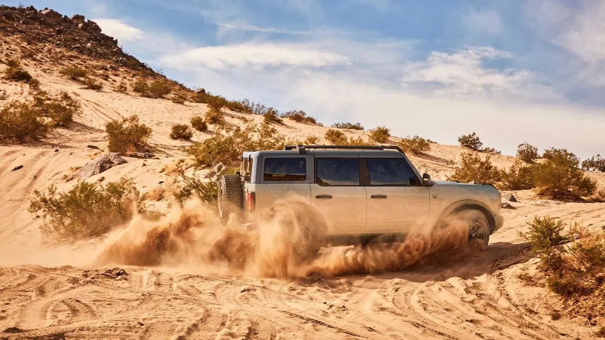Nuovo Ford Bronco: fuoristrada e SUV, negli USA è già arrivato (4)