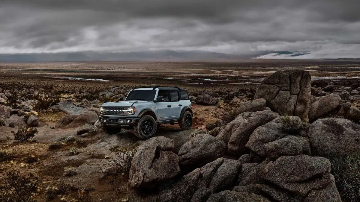 Nuovo Ford Bronco: fuoristrada e SUV, negli USA è già arrivato (10)