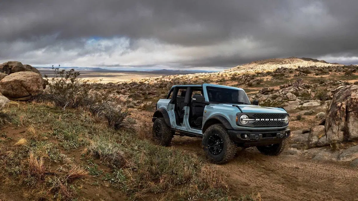Nuovo Ford Bronco: fuoristrada e SUV, negli USA è già arrivato (8)