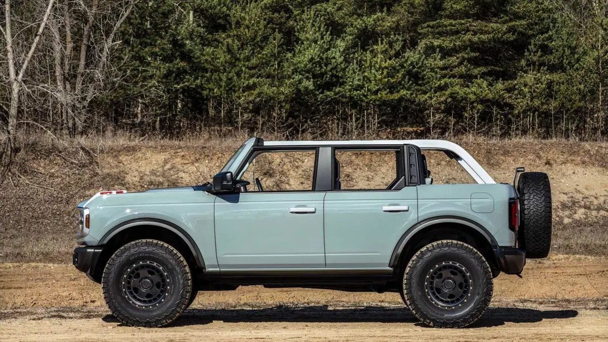 Nuovo Ford Bronco: fuoristrada e SUV, negli USA è già arrivato (9)