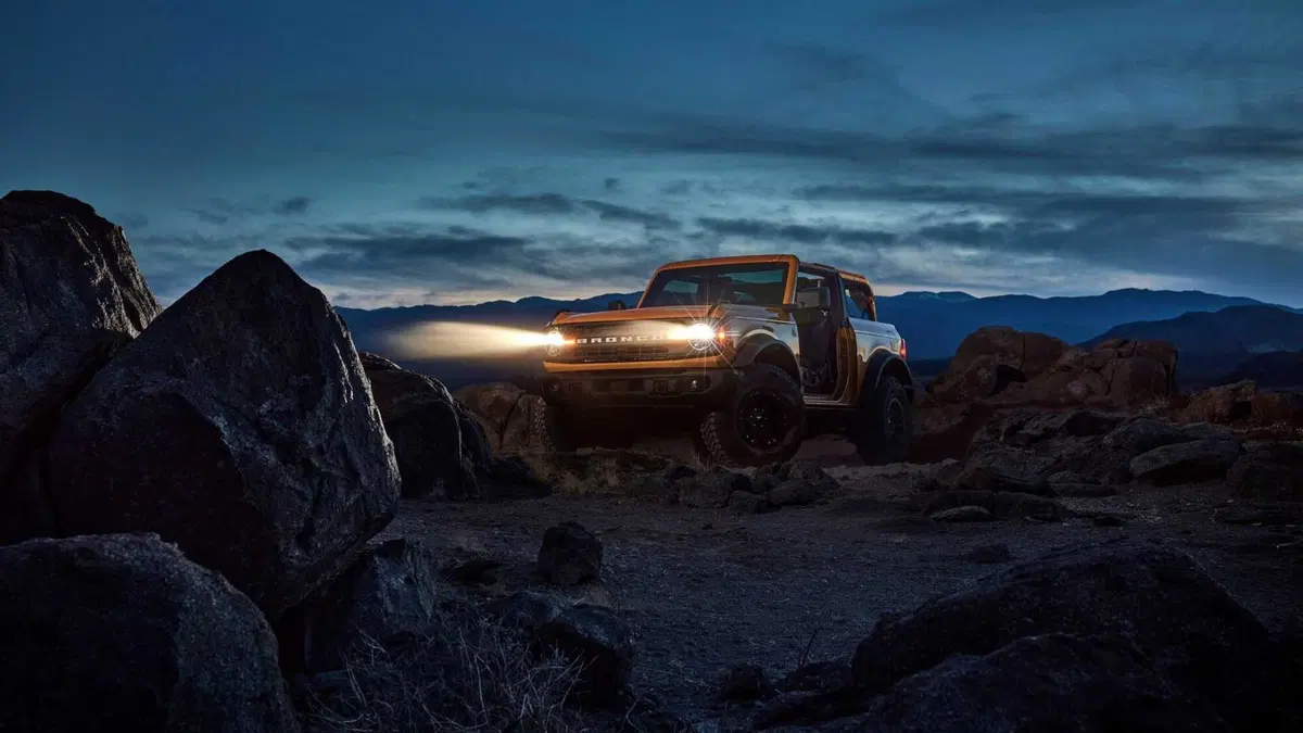 Nuovo Ford Bronco: fuoristrada e SUV, negli USA è già arrivato (6)