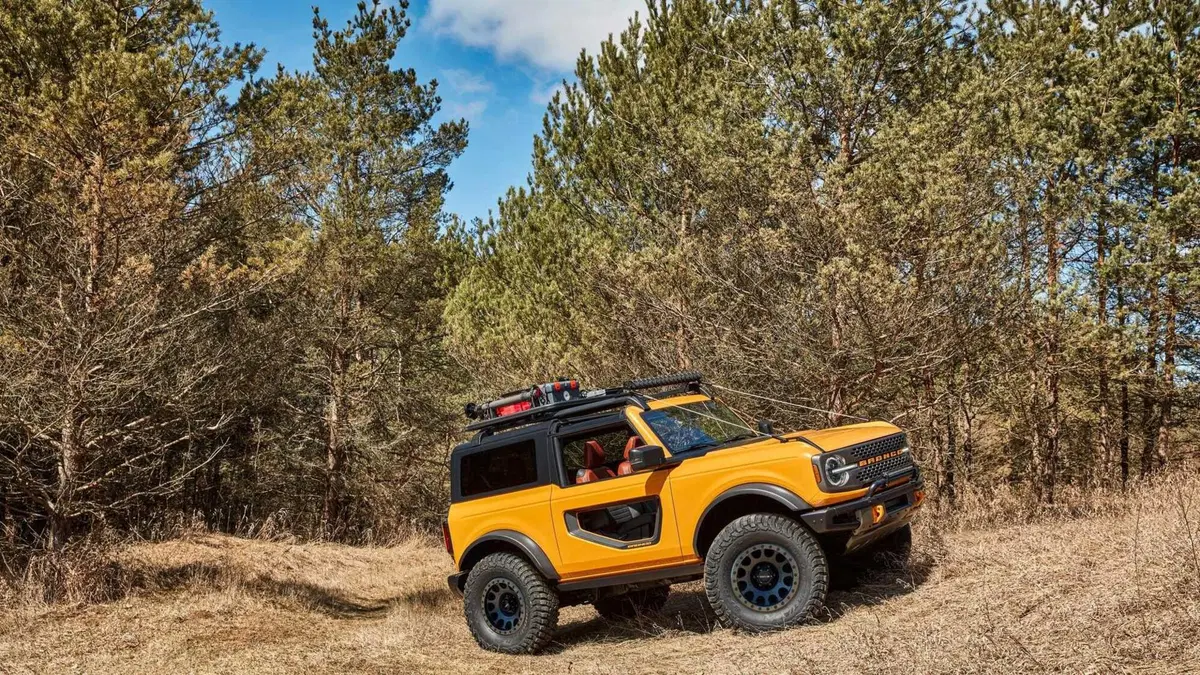Nuovo Ford Bronco: fuoristrada e SUV, negli USA è già arrivato (10)