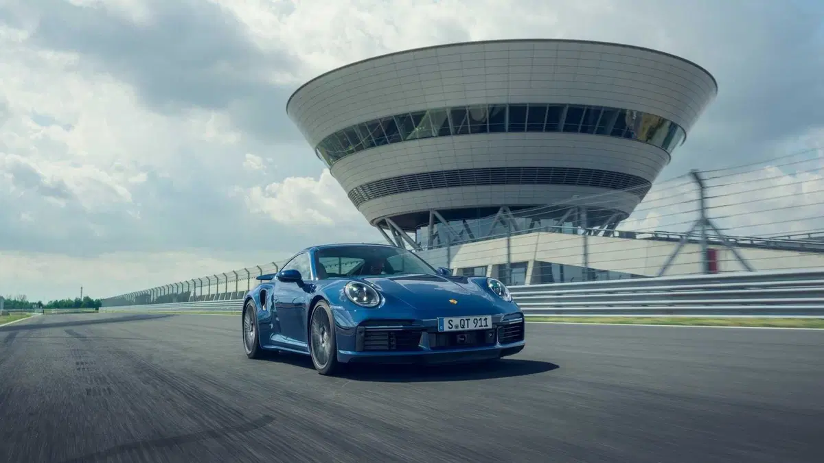Nuova Porsche 911 Turbo: belva "addomesticata" da 580 CV