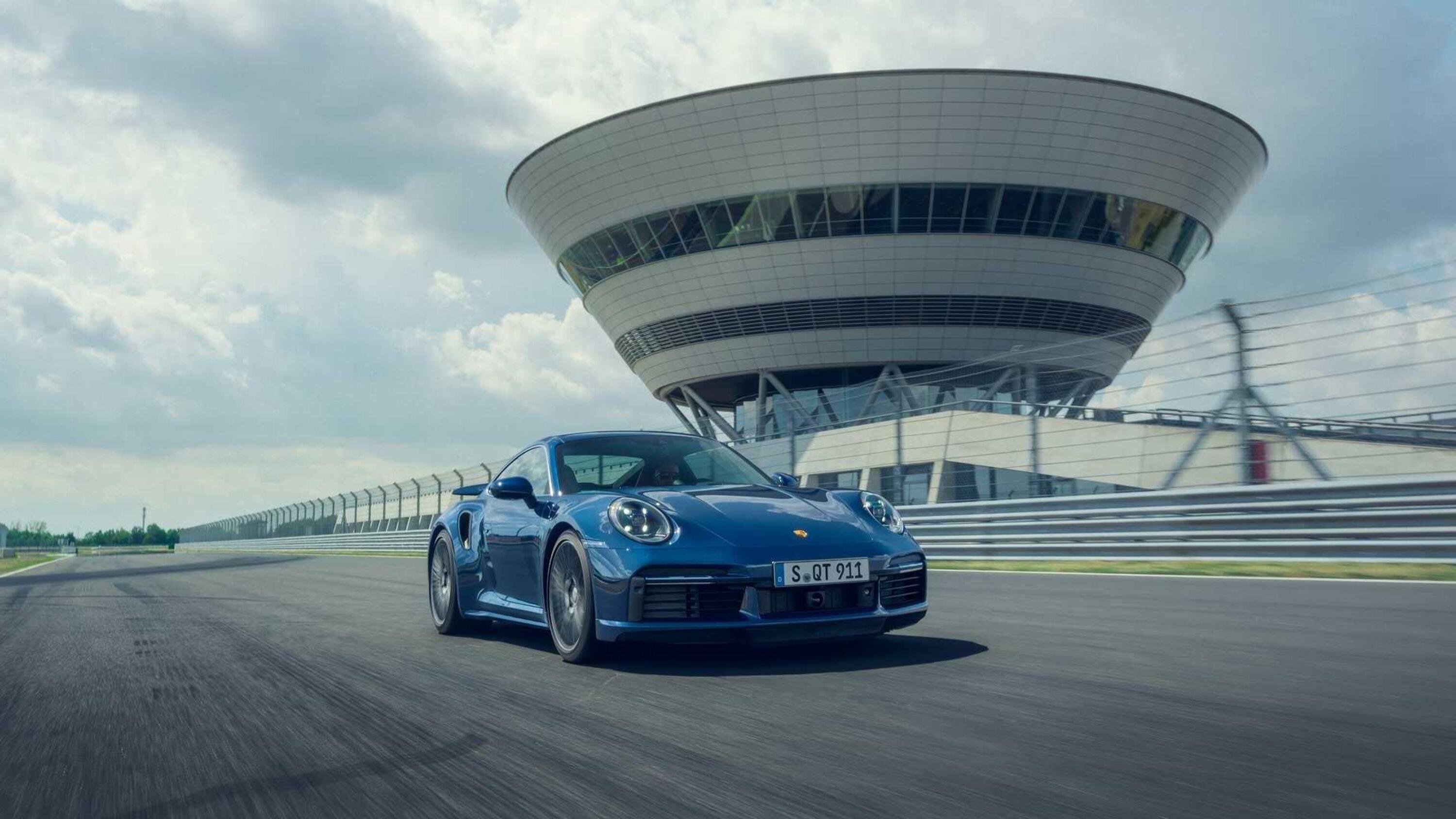 Nuova Porsche 911 Turbo: belva &quot;addomesticata&quot; da 580 CV