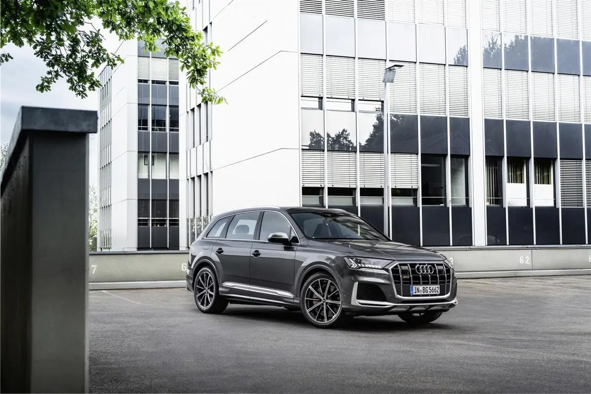 Audi SQ7 e SQ8, arriva il V8 biturbo benzina da 507 CV (3)