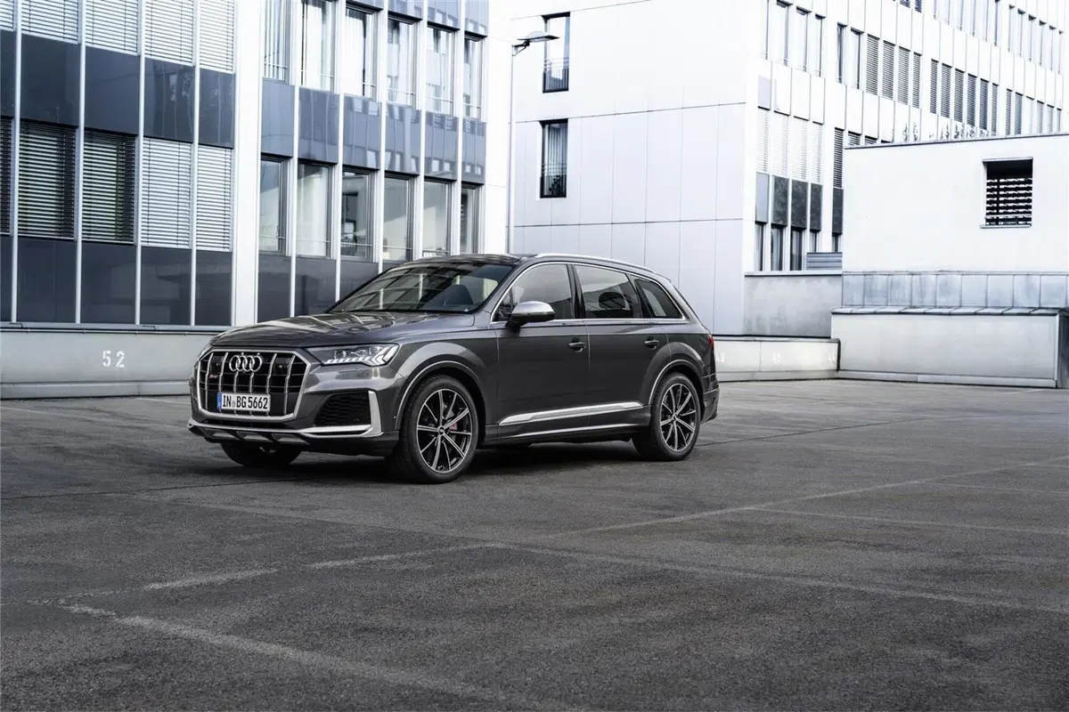 Audi SQ7 e SQ8, arriva il V8 biturbo benzina da 507 CV (6)