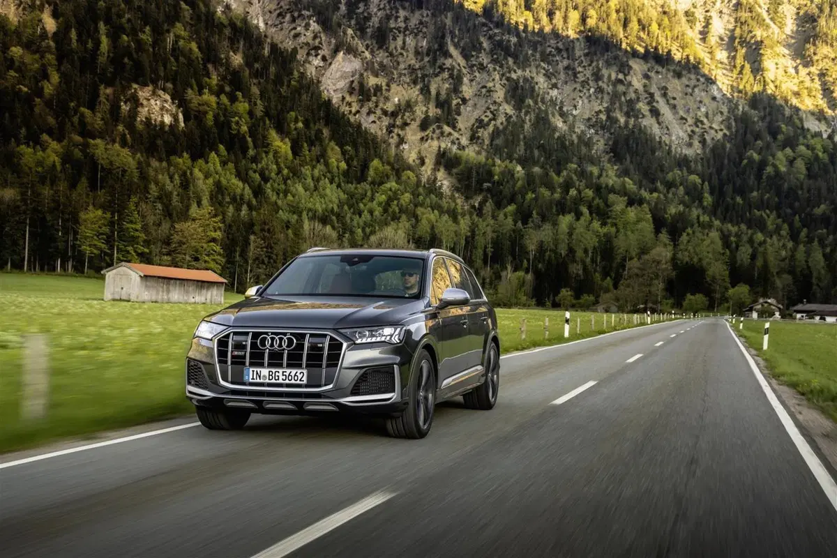 Audi SQ7 e SQ8, arriva il V8 biturbo benzina da 507 CV (8)