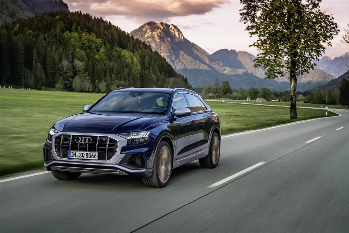 Audi SQ7 e SQ8, arriva il V8 biturbo benzina da 507 CV (9)