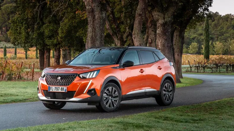 Peugeot 2008 Orange Fusion: tinta anni '60