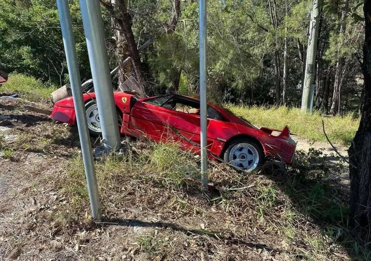 Schianto con la Ferrari F40: danni ingenti per l'iconico gioiello italiano [GALLERY]