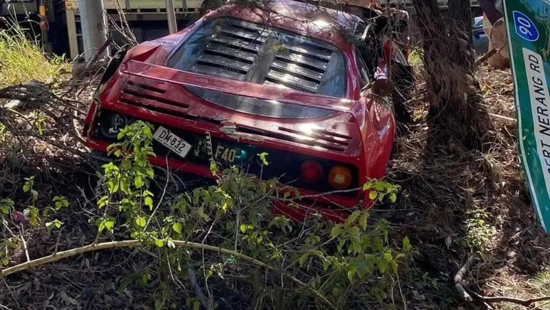 Schianto con la Ferrari F40: danni ingenti per l'iconico gioiello italiano [GALLERY]