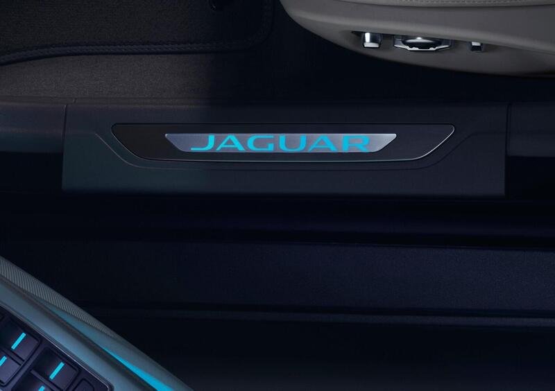 Jaguar XF (2015-->>) (45)