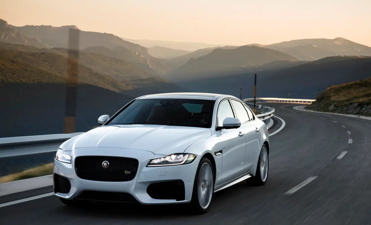 Jaguar XF 2.0 D 180 CV AWD aut. Chequered Flag (35)