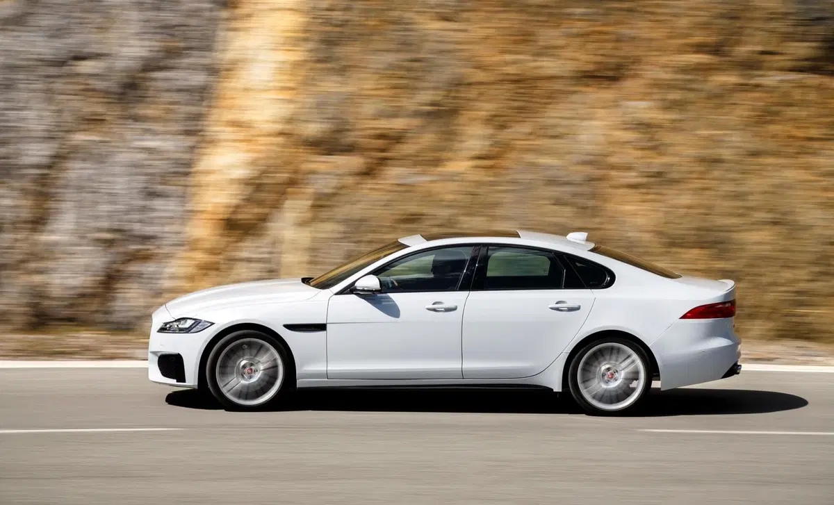Jaguar XF 2.0 D 180 CV AWD aut. Chequered Flag (28)