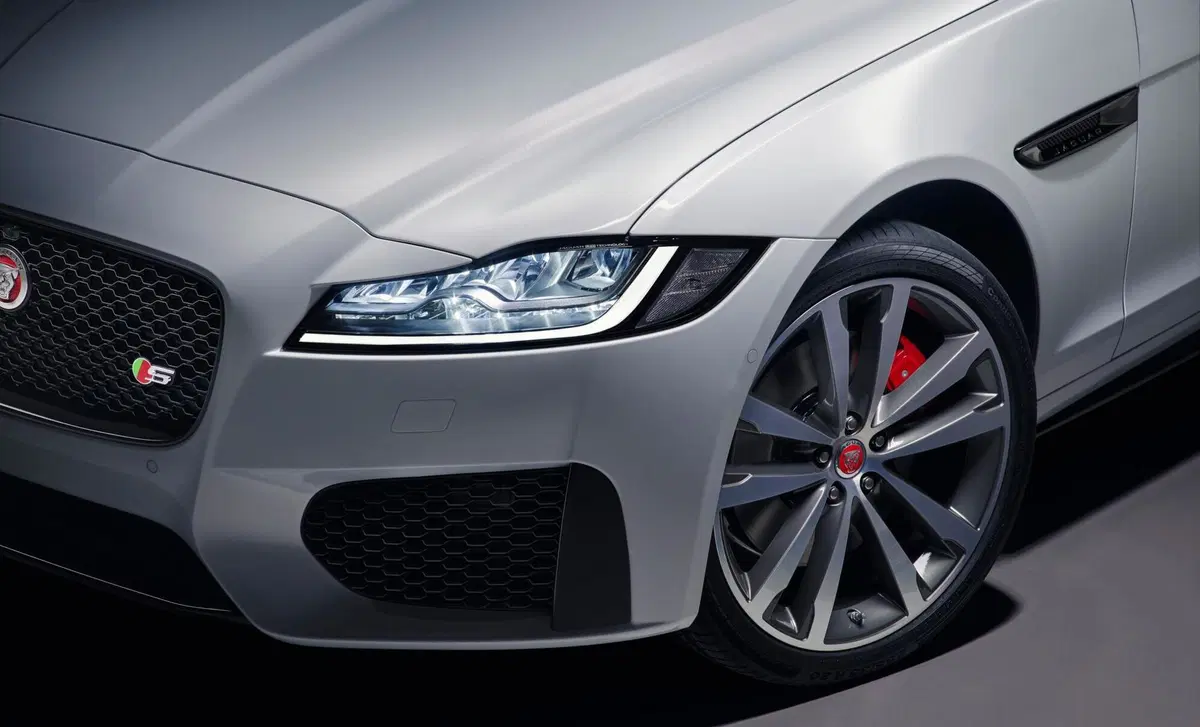 Jaguar XF 2.0 D 180 CV AWD aut. Chequered Flag (36)