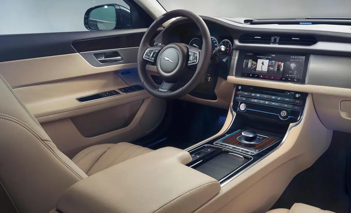 Jaguar XF 2.0 D 180 CV AWD aut. Chequered Flag (43)